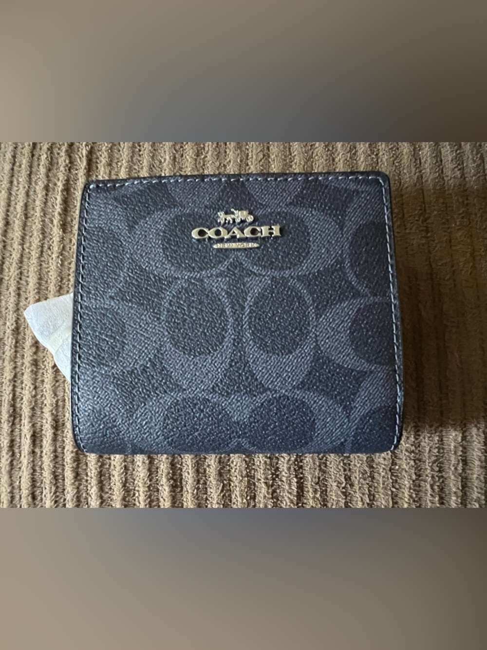 Coach Snap Wallet
In Signature Canvas NWT w/packaging